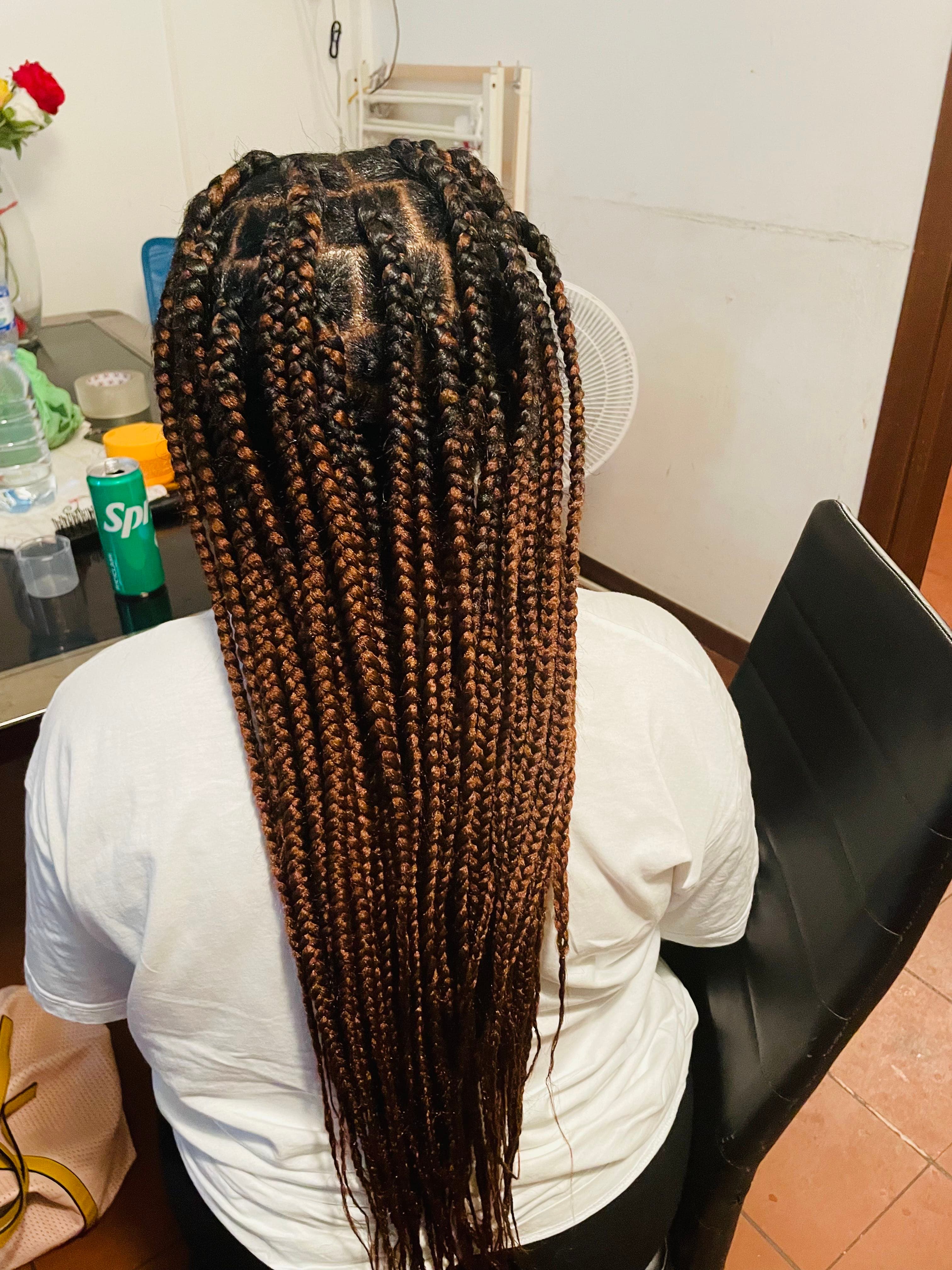 Angi Treccine, afro hair braider in Perugia: photo 1 · BraidBooker
