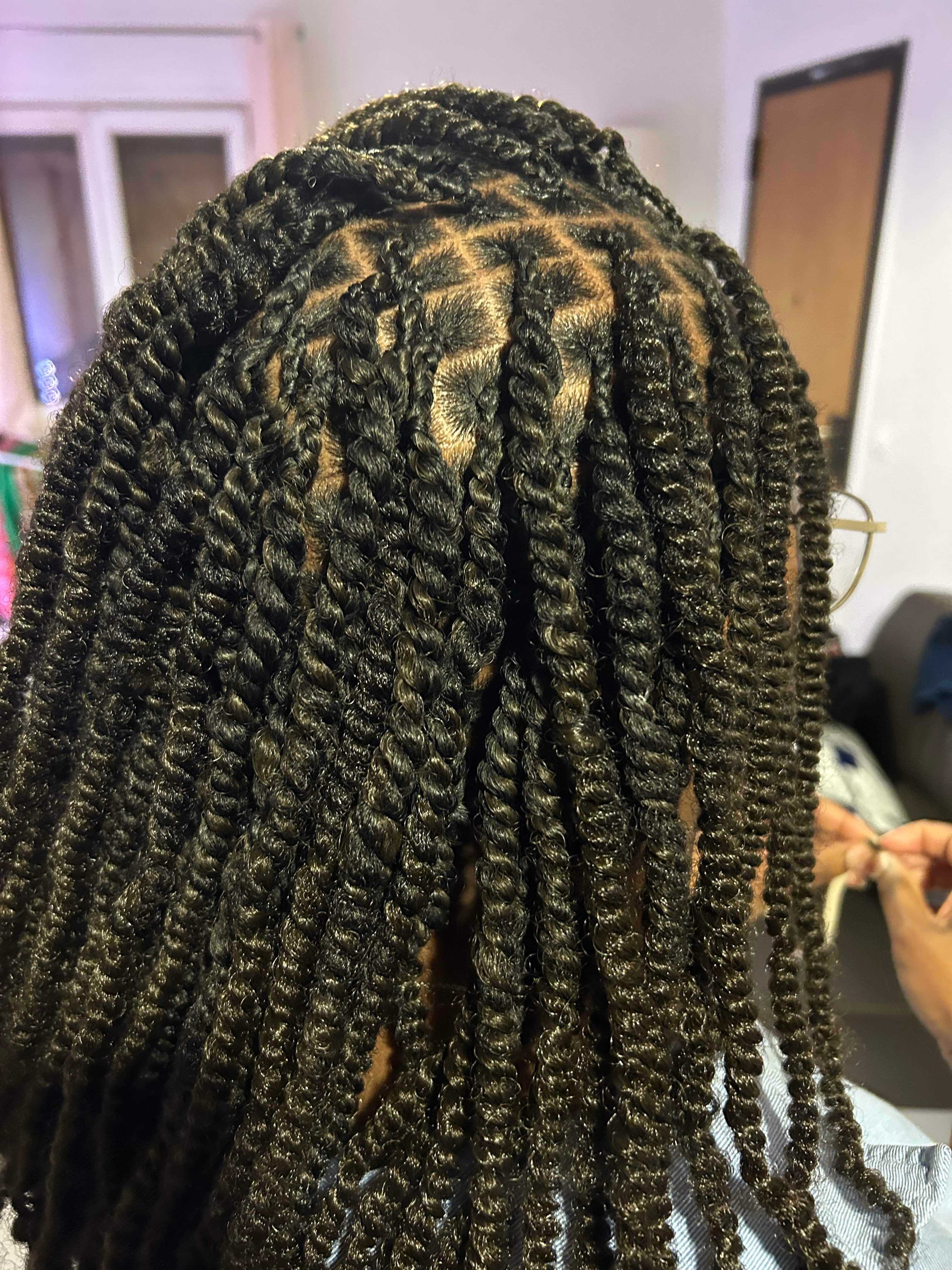 FFLYs, parrucchiera afro a Paris: foto 2 · BraidBooker