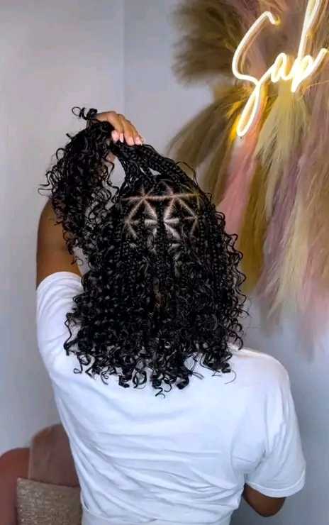 Vercelli, Italia, Afro-Friseurin in Vercelli: Foto 5 · BraidBooker
