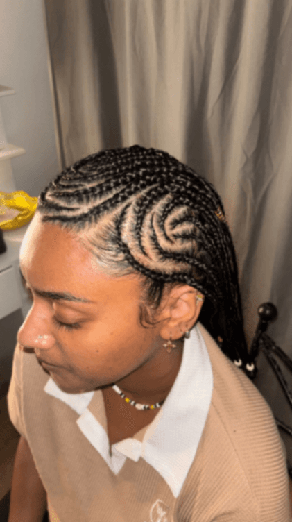 Gabriela, afro hair braider in Trappes: photo 3 · BraidBooker