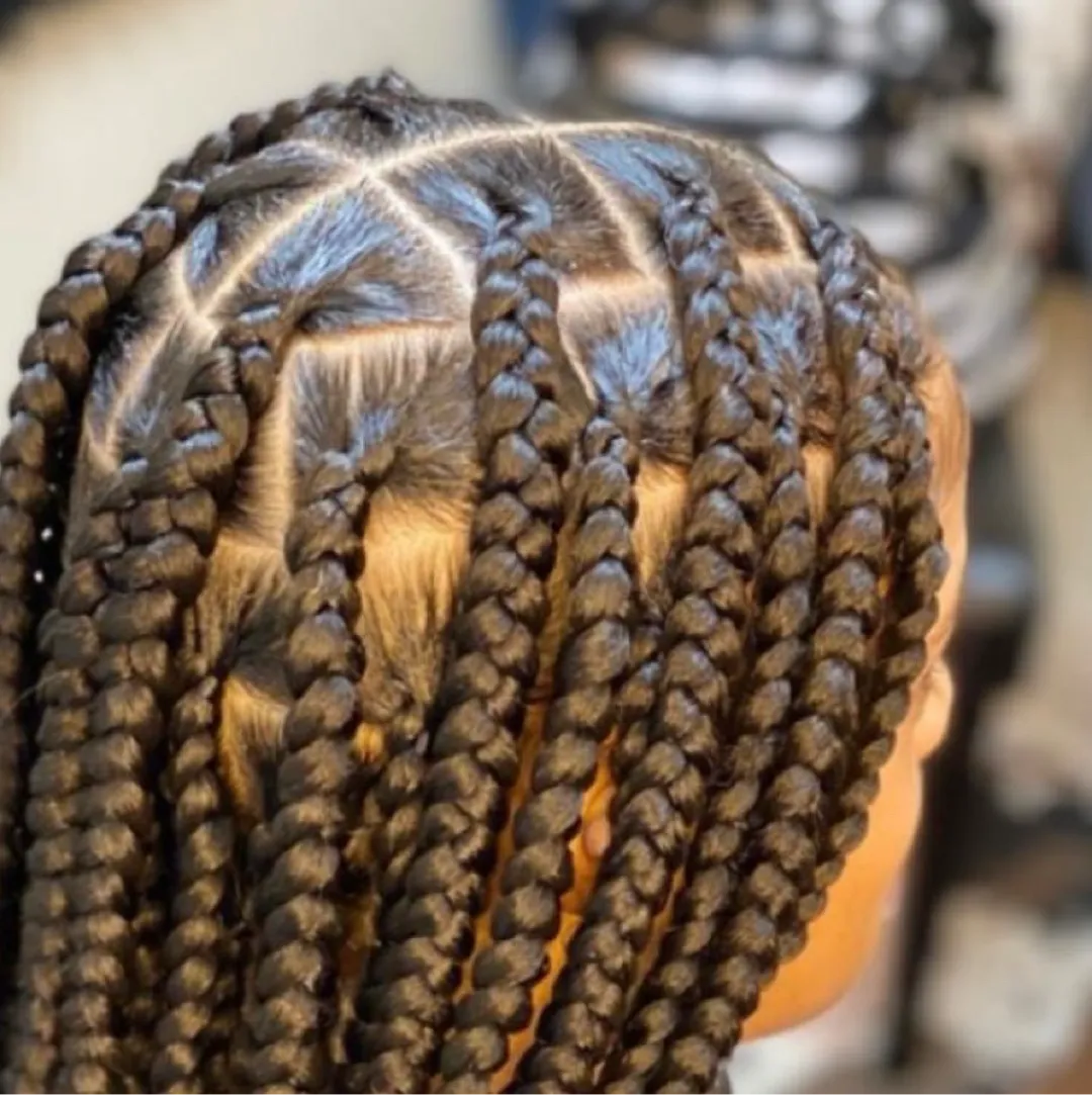 Dikaa, afro hair braider in Villeneuve-le-Roi: photo 1 · BraidBooker