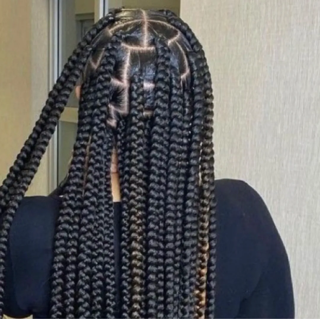 Dikaa, afro hair braider in Villeneuve-le-Roi: photo 2 · BraidBooker