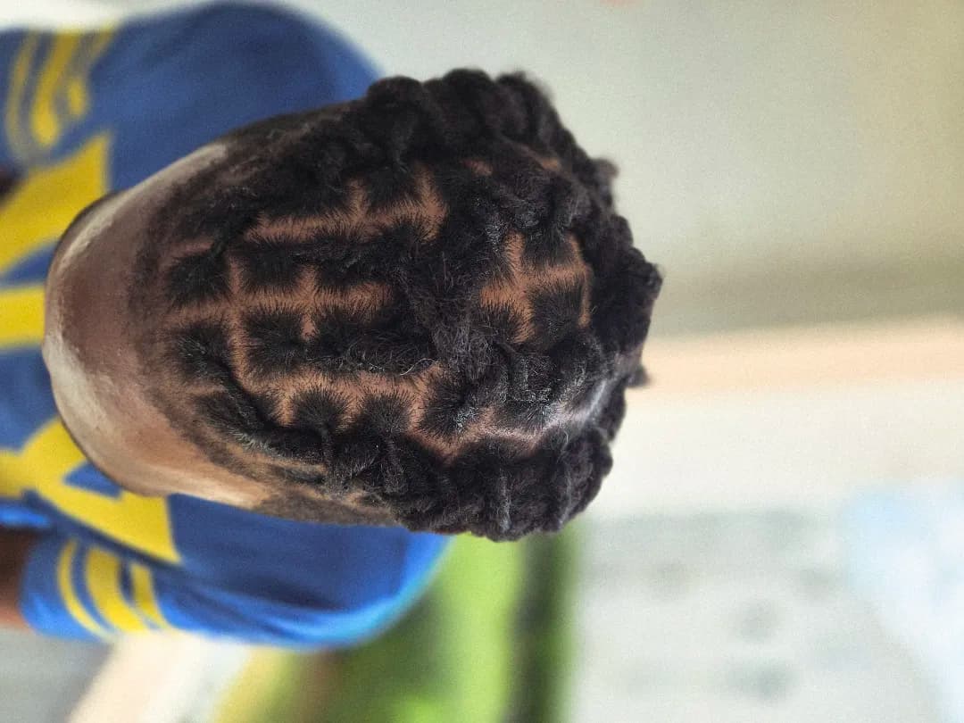 Le coin des locks, afro hair braider in Troyes: photo 2 · BraidBooker